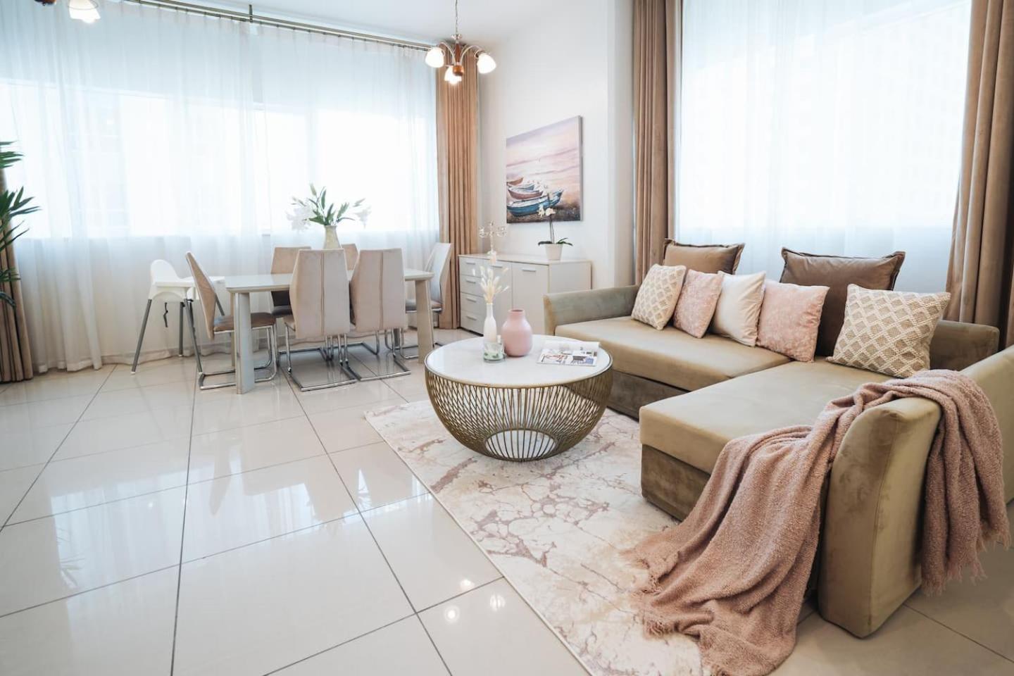 Charming Warm Suite With Amazing Views Of The City Dubai Exterior foto